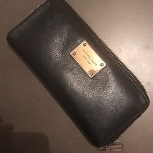 Michael Kors Continental Zip Wallet / Clutch